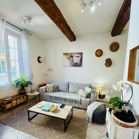 Balcony In Heart Of Pedestrian Centre Of Old Antibes Apartman *