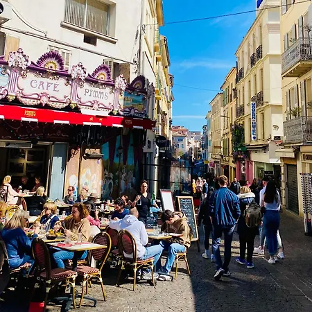 Apartman Balcony In Heart Of Pedestrian Centre Of Old Antibes