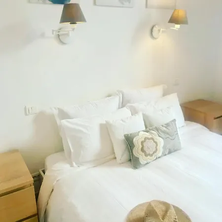 Balcony In Heart Of Pedestrian Centre Of Old Antibes Apartman *