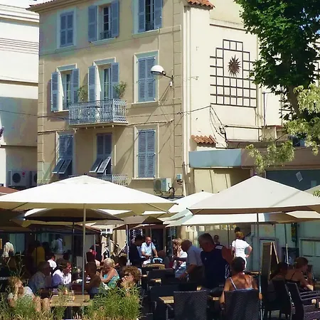 Balcony In Heart Of Pedestrian Centre Of Old Antibes Appartamento