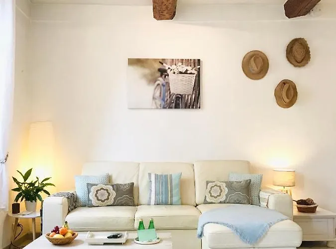 Balcony Pedestrian Centre Of Old Town アンティーブ