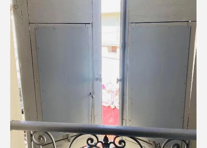 卡洛塞尔公寓 *