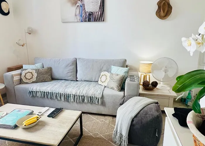 Balcony In Heart Of Pedestrian Centre Of Old Antibes Appartamento Antibes