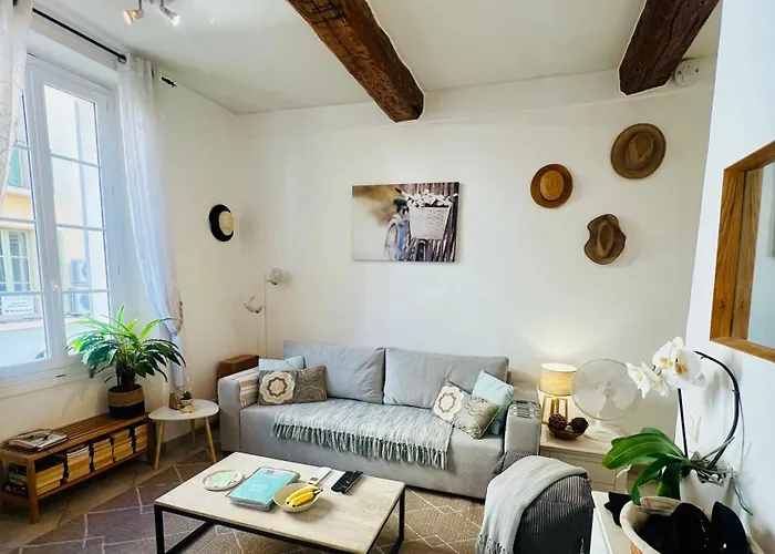 Balcony In Heart Of Pedestrian Centre Of Old Antibes Apartman *