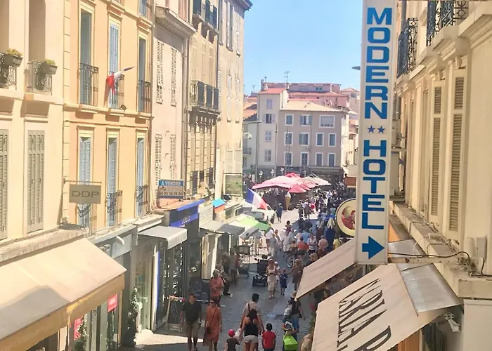 Balcony In Heart Of Pedestrian Centre Of Old Antibes *