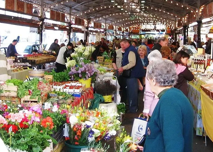 Balcony In Heart Of Pedestrian Centre Of Old Antibes