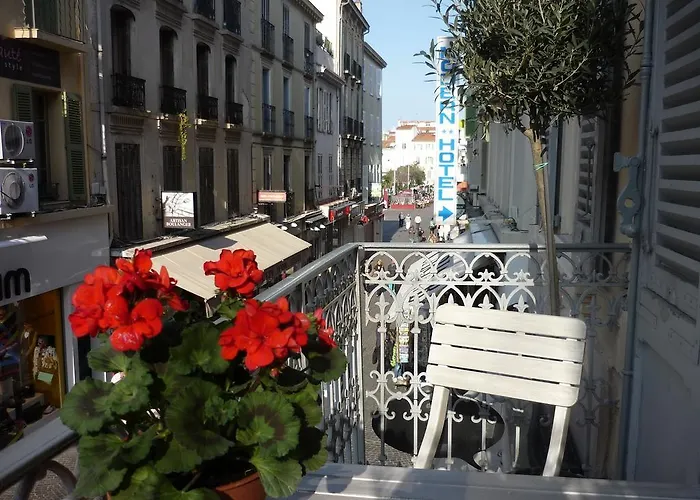 Balcony In Heart Of Pedestrian Centre Of Old Antibes Antibes