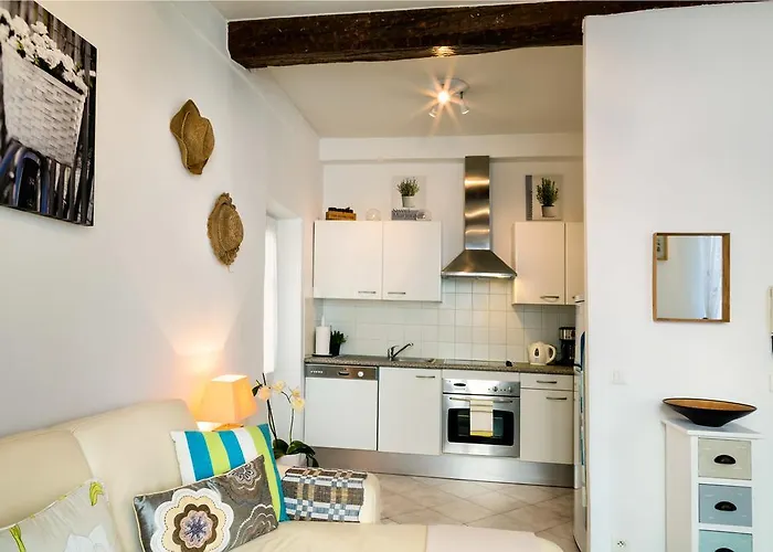 Appartamento Balcony In Heart Of Pedestrian Centre Of Old Antibes *