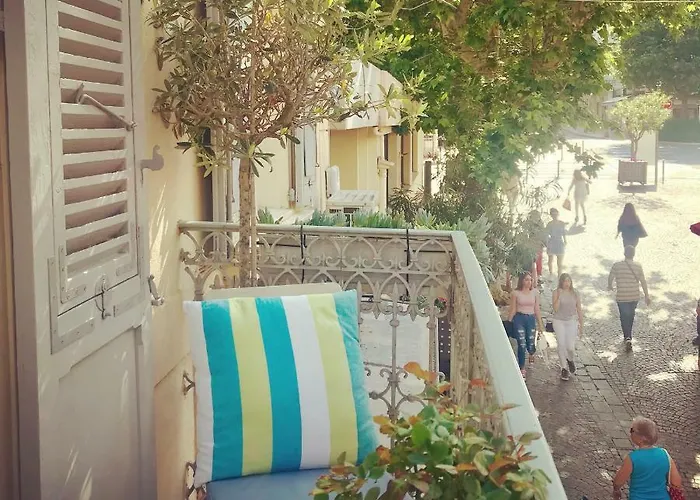 Balcony In Heart Of Pedestrian Centre Of Old Antibes Appartamento