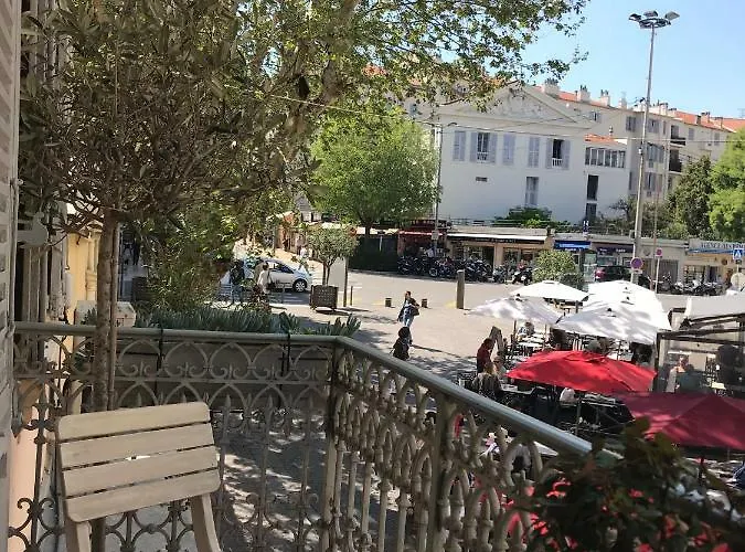 Balcony In Heart Of Pedestrian Centre Of Old Antibes Appartamento