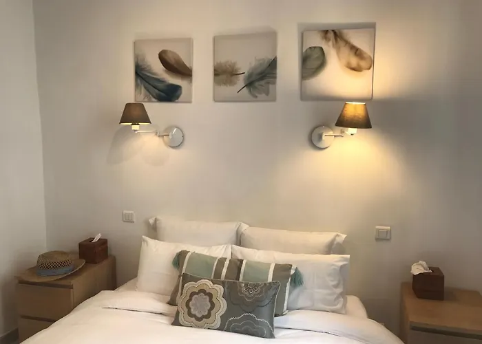 Balcony In Heart Of Pedestrian Centre Of Old Antibes *